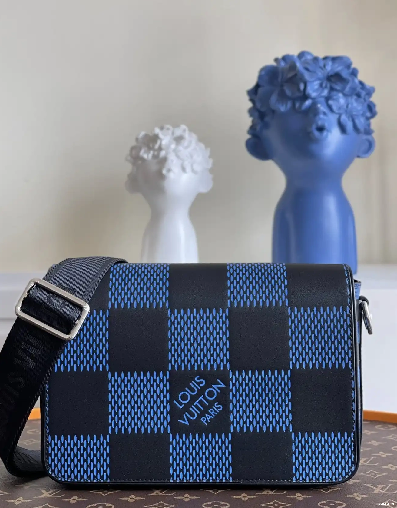 WIS LOUIS VUITTON STUDIO MESSENGER 0520